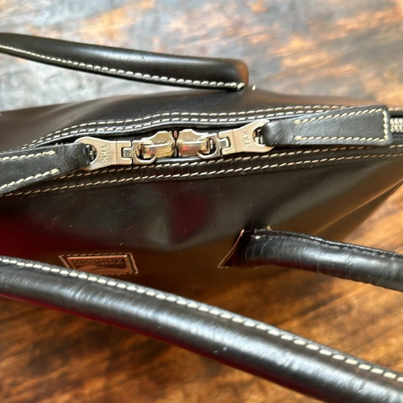 Vintage Dooney and Bourke zip zip satchel black leather Parasole rubber bottom - Picture 10 of 16